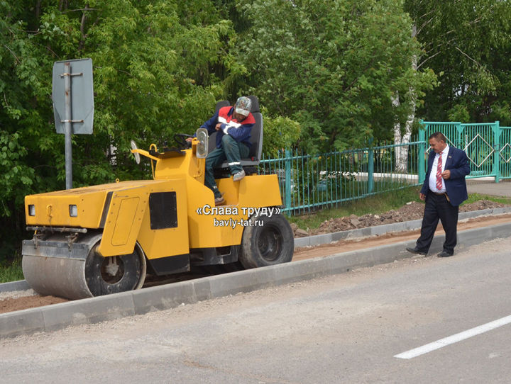 В селе Бавлинского района строят тротуар