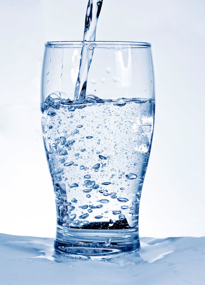 Cпециалист развеяла популярный миф об употреблении воды