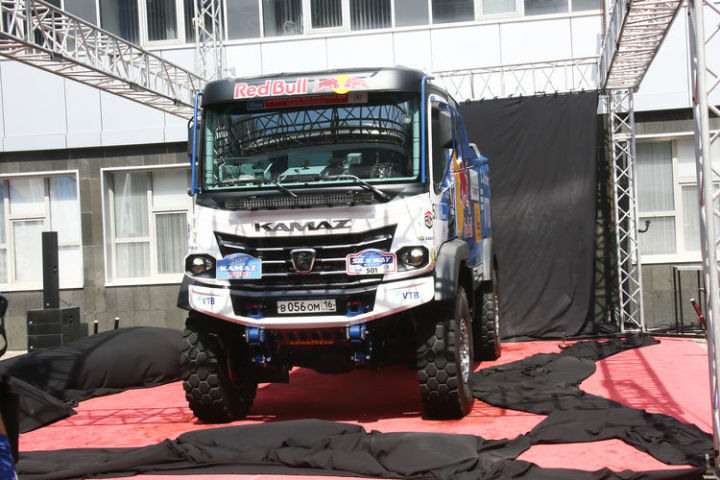 «КАМАЗ» презентовал новый спортивный грузовик поколения К5