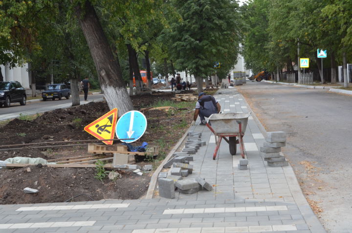 В Бавлах реконструкция парка близится к завершению