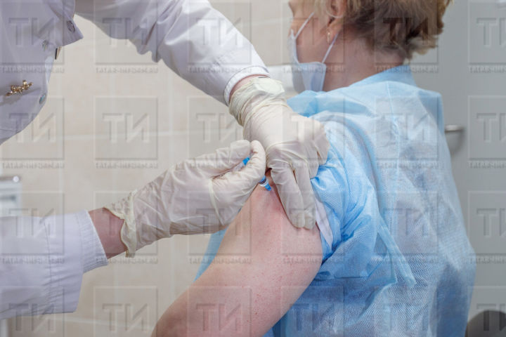 КФУ студентларына 25 августка кадәр ковидтан прививка ясарга куштылар