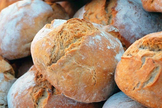Почему нельзя доедать хлеб за домочадцами: 14 примет, которые связаны с едой