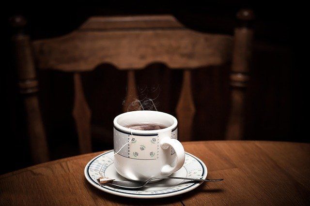 Гастроэнтеролог: слишком горячий чай может вызвать онкологию