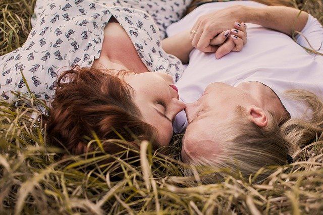Что делает мужчину счастливым в браке: 4 вещи, о которых стоит знать жене