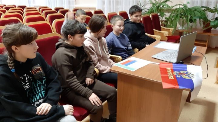 Шалтинские школьники познакомились с Конституцией РФ