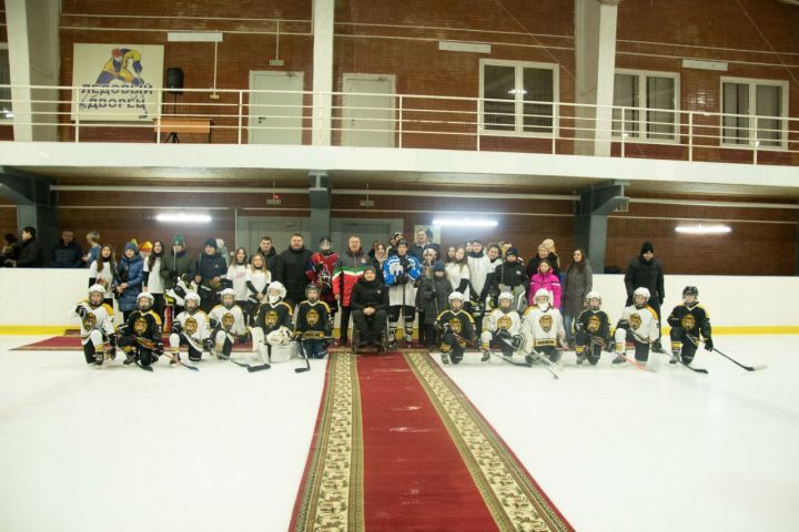 Соседи Бавлов сформировали хоккейную команду детей с ОВЗ