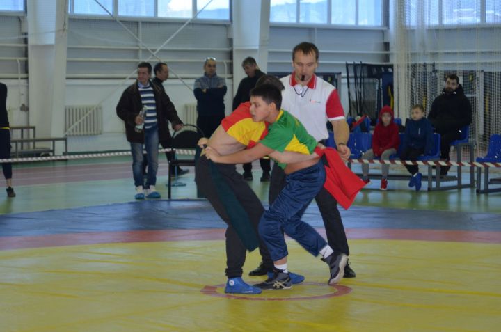 В Бавлах прошли соревнования по национальной борьбе Курэш среди детей памяти Нургали Усманова