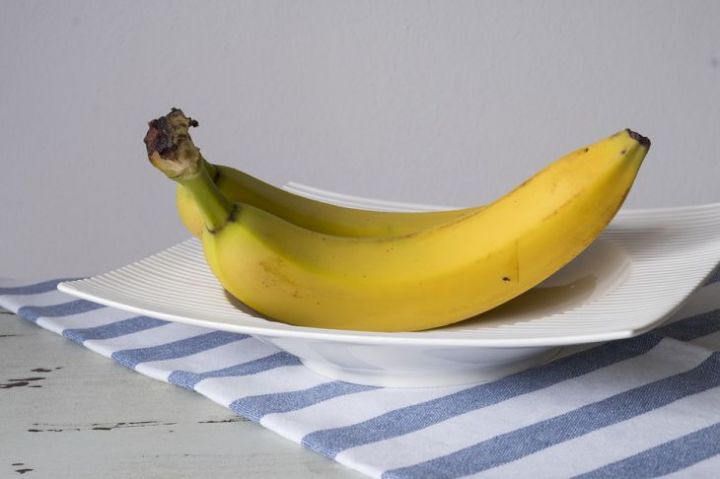 Зачем тыкать в банан иголками: узнайте ответ, вы точно будете так делать