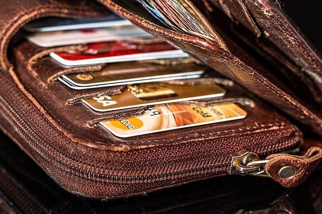 Привлекают деньги: 7 предметов, которые нужно носить в кошельке