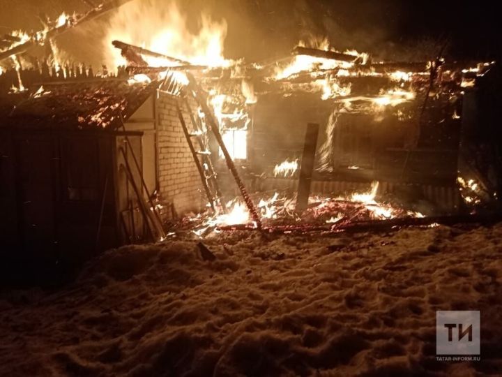 В Татарстане человек погиб в сгоревшем частном доме