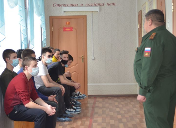 Бавлинцы готовятся в солдаты: в военном комиссариате работала призывная комиссия