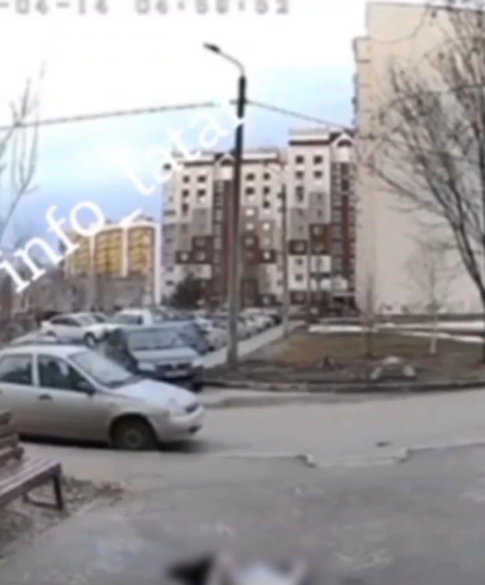 В Татарстане из окна девятого этажа выпала девочка-подросток