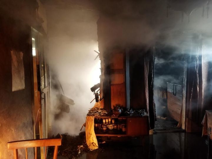 Один человек погиб на пожаре в частном доме в Татарстане