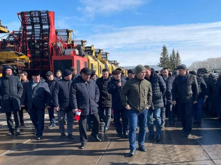 В Апастовском районе провели заседание зонального штаба по подготовке техники к весенне-полевым работам