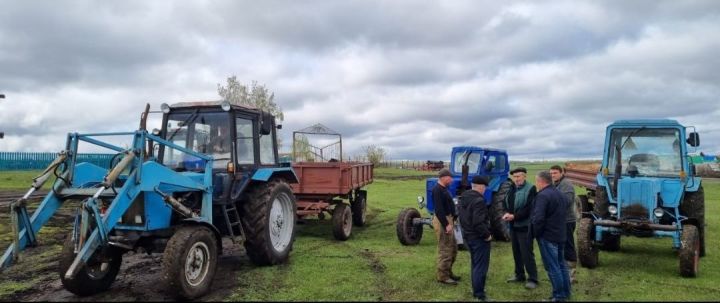 В селе Бавлинского района прошёл технический осмотр самоходных машин и прицепов