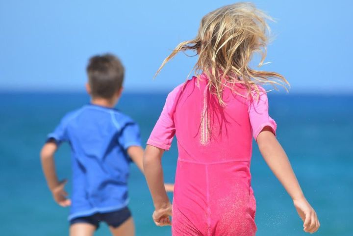 Опрос: число родителей, планирующих отправить детей на море летом, сократилось более чем в два раза