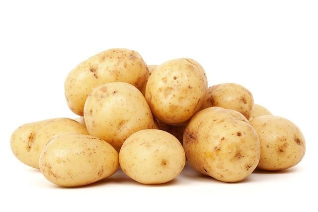 Чем и как обработать клубни картофеля перед посадкой от проволочника и фитофторы