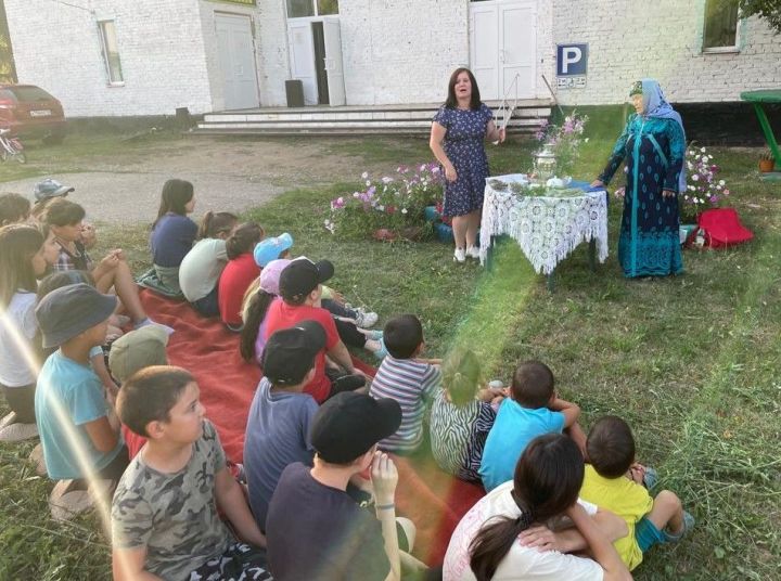 Татар Томбарлысында балалар шифалы чәй ясау серләрен өйрәнделәр