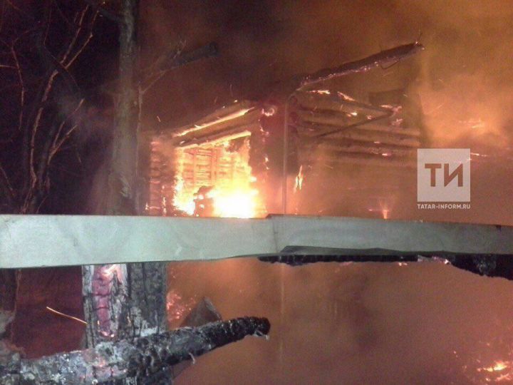 В Татарстане пьяный мужчина не смог выбраться из горящего дома и погиб