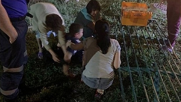 Спасатели соседней республики помогли мальчику, который застрял в заборе