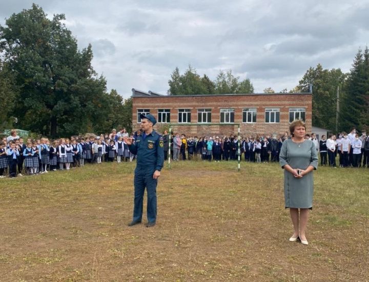 В бавлинской школе прошла учебная тренировка по эвакуации