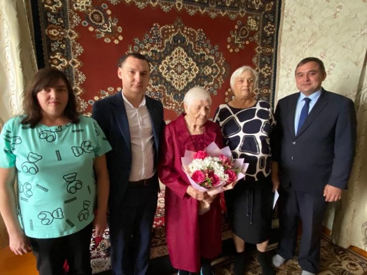 95-летний юбиляр Бавлов: «Голодные были, но плясать ходили»
