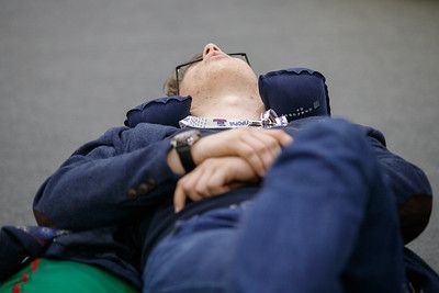 «Вялый, постоянно спит и жалуется»: на экономическом форуме описали российского мужчину