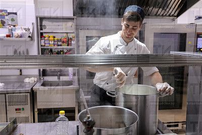 Водитель, уборщик и повар: какие профессии востребованы в Татарстане