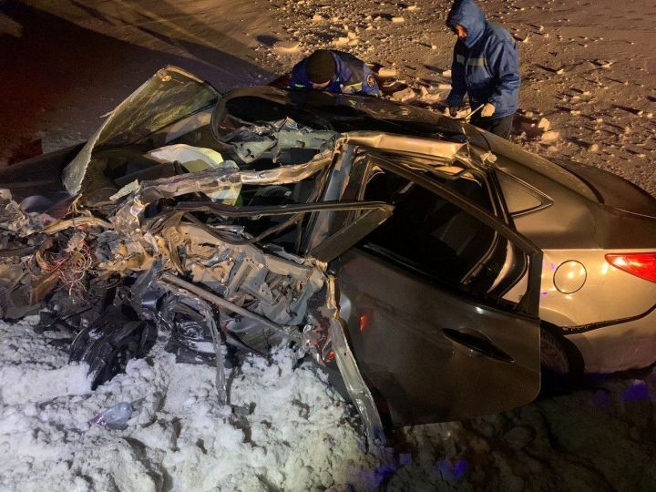На трассе Казань-Оренбург водитель погиб при столкновении с грузовиком