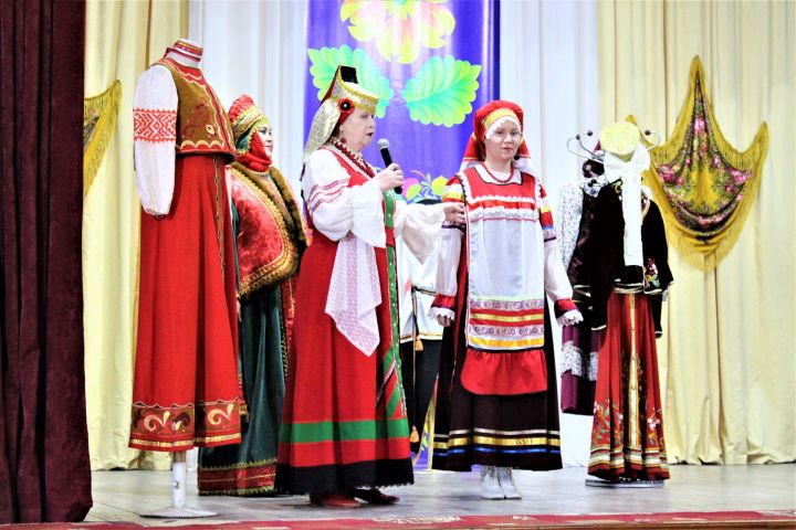 В Бавлах стартовали просветительские часы о национальных костюмах