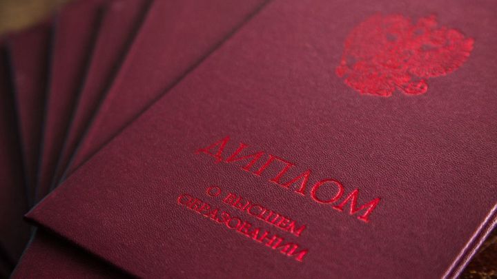 Опрос: сколько россиян считают, что уровень образования влияет на размер зарплаты