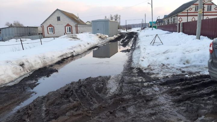 В бавлинском селе жители ждут ремонт дороги