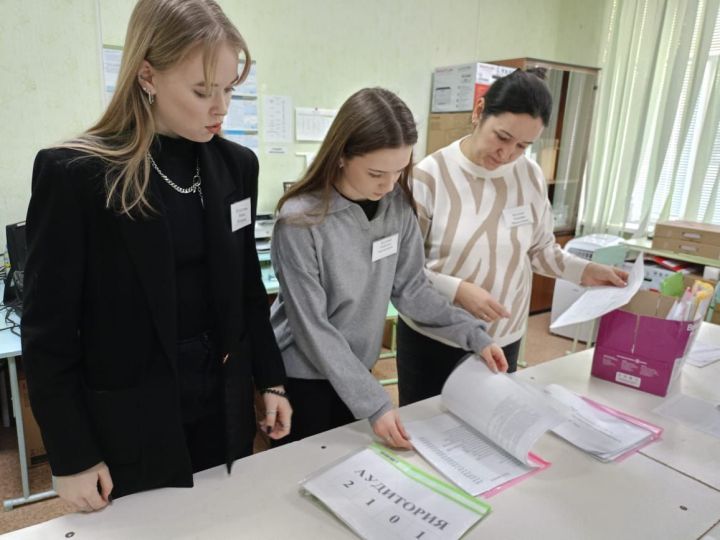В Бавлах прошла акция «Всё решают только знания: разберём со специалистом!»