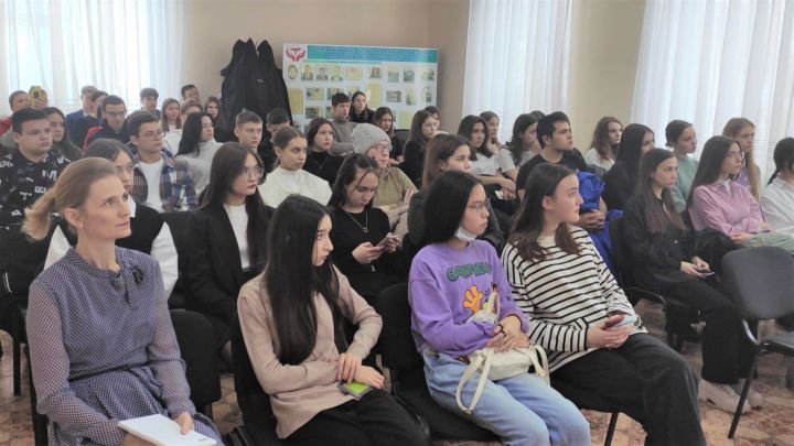Бавлинская ЦРБ провела для школьников День открытых дверей