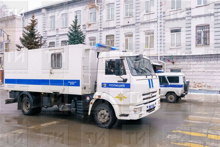 Казанец в подвале дома организовал теплицу для выращивания конопли