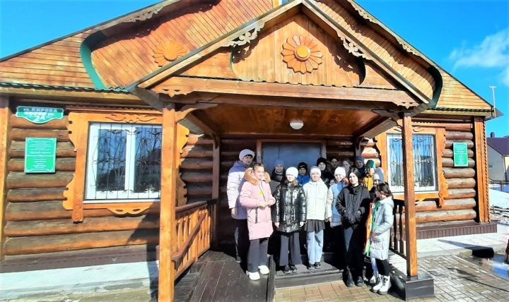 Музей Фаниса Яруллина посетили учащиеся Ютазинского района