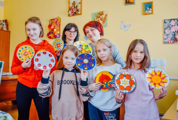 Для детей приюта «Семья» Бавлов провели мастер-класс по росписи