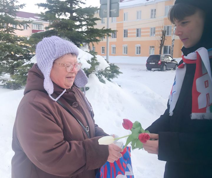 «Молодая Гвардия» поздравила бавлинских женщин с праздником