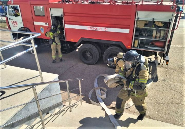В бавлинской спортивной школе прошли пожарно-тактические учения