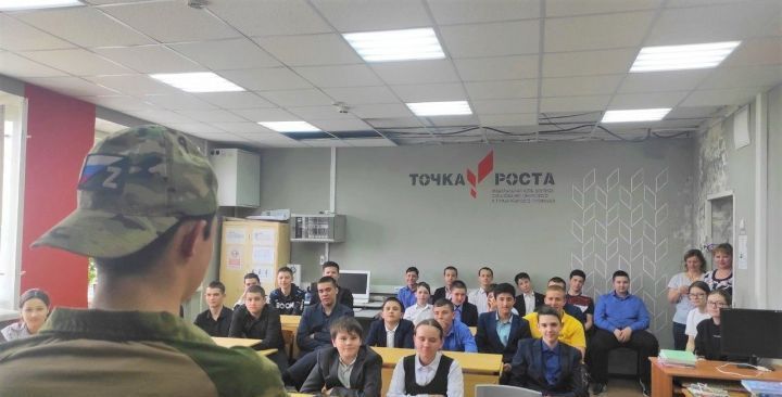 Бавлинец-боец СВО встретился с учениками родной сельской школы
