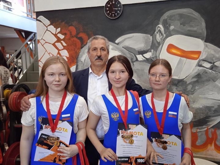 Бавлинские спортсменки вернулись с наградами по пауэрлифтингу