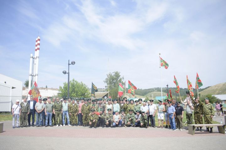 Пограничники города Бавлы встретили 105-летние пограничных войск России