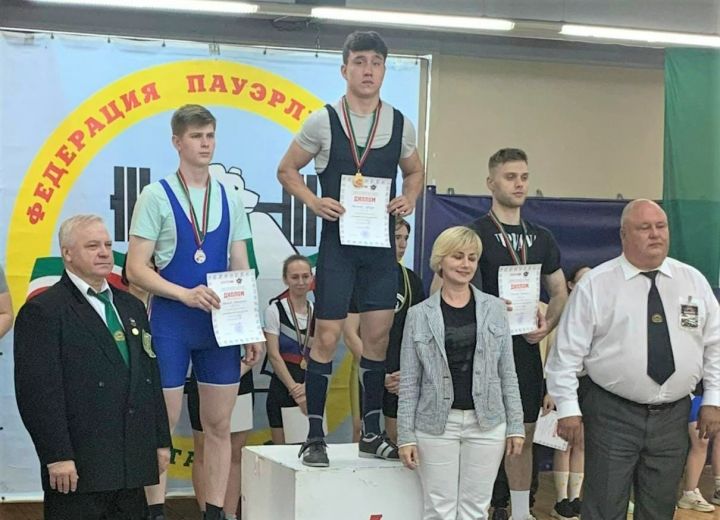 Представители бавлинского пауэрлифтинга завоевали призовые места в столице Татарстана