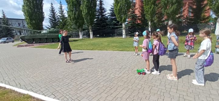 Ребята «Нескучного двора» познакомились с профессией инспектора ДПС