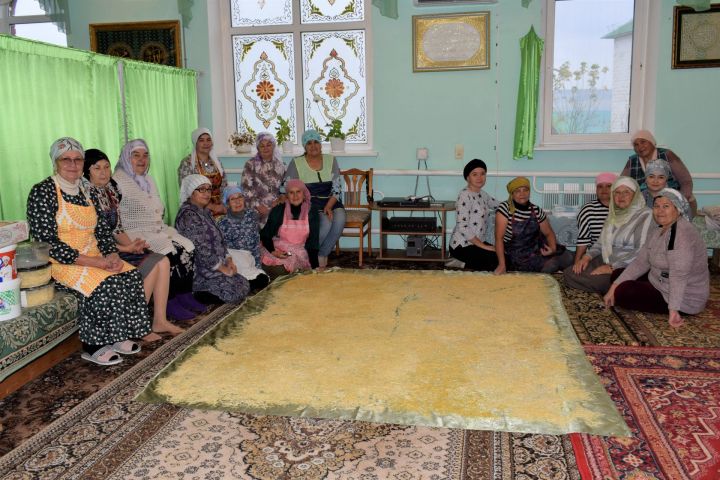 В селе Исергапово Бавлинского района приготовили лапшу для отправки в зону СВО