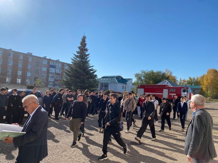 В Бавлинском аграрном колледже провели учебную пожарную эвакуацию