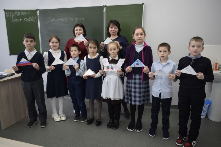 Бавлинские школьники ждут ответных писем от солдат