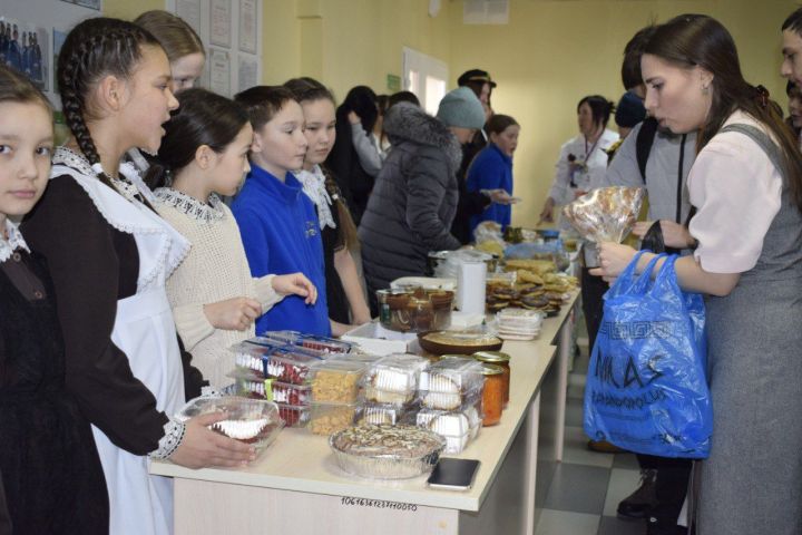 В день выборов в Кзыл- Ярском избирательном участке прошла благотворительная ярмарка