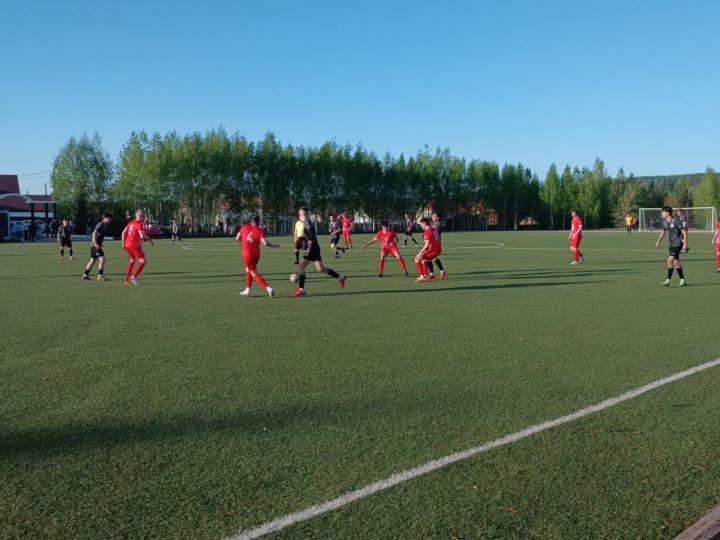 Бавлинские футболисты «Нефтяника» сыграли домашний матч с Нижнекамском