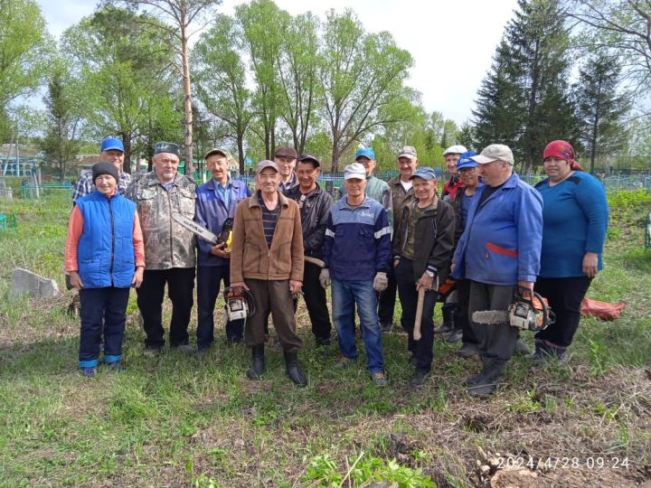 Татар Кандызы халкы зиратларда өмә оештырды